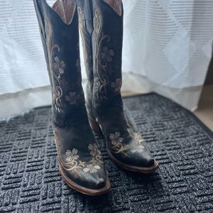 Embroidered Western Boots - size 8